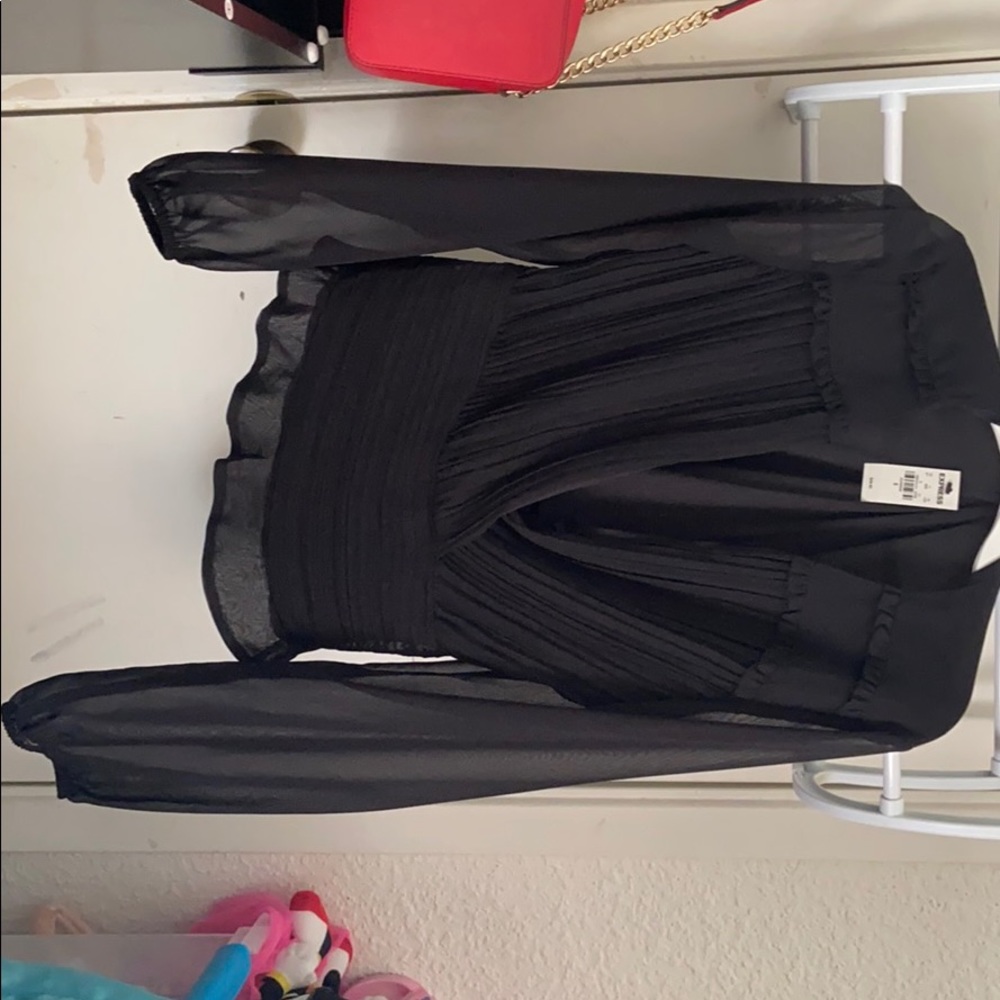 Express sexy and classy blouse brand new !